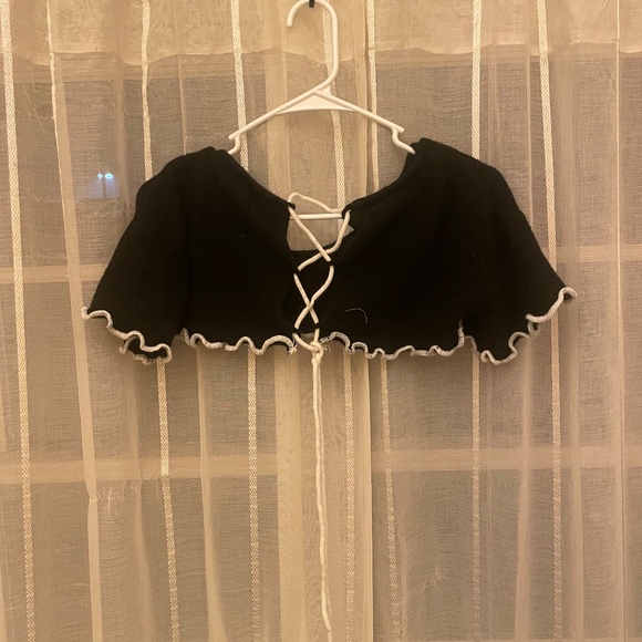 Black cropped sweater with white accents - Picture 2 of 3